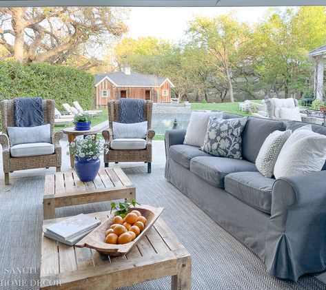 How to Decorate a Patio For Outdoor Entertaining - Sanctuary Home Decor Christmas Outdoor Decorating Ideas, Minecraft Modern Bedroom, Decorating Ideas For Halloween, Ideas For Birthday Party, Sanctuary Home Decor, Country Patio, Outdoor Decorating Ideas, Sanctuary Home, Light Blue Pillows