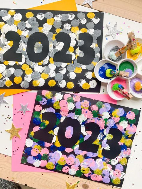 Eyfs Calendar Ideas, Calendar Kids Craft, Calendar Ideas For Kids To Make, New Years Crafts, Easter Learning Activities, News Years Crafts For Kids, Remembrance Day Activities, New Year's Eve Crafts, Calendar Craft