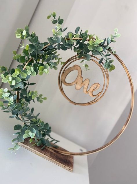 Hoop Wedding Table Decor, Wedding Centerpieces Wreath, Wedding Hoop Table Decorations, Center Piece For Banquet, Wood Hoop Centerpieces, Botanical Hoop Centerpiece, Wedding Hoop Centerpieces, Gold Ring Centerpieces, Table Pieces For Wedding