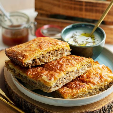 Easy Phyllo Meat Pie (Egyptian Goulash) Phyllo Meat Pie, Egyptian Goulash, Phyllo Dough Recipes, Beef Pie, Phyllo Pastry, Beef Pies, Spiced Beef, Phyllo Dough, Savory Tart