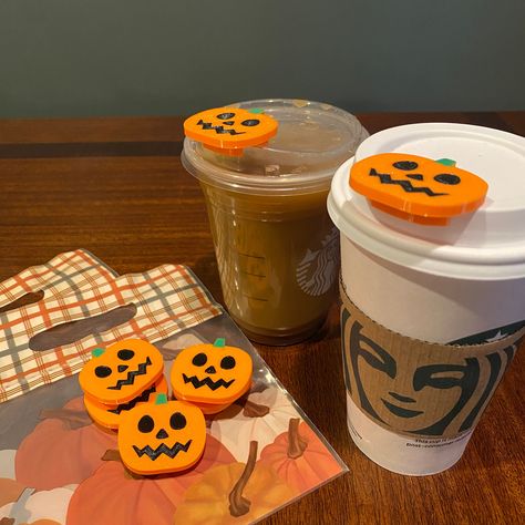 Jack-O-Lantern Pumpkin Fall Starbucks Halloween Cup Cap Gifts The listing has: Starbucks Jack-O-Lantern Pumpkin StarCaps designed for your Cold & Hot Starbucks Throw away Cups. To maintain its stellar performance, please hand wash only. The Star Cap is designed to fit over the drink hole of Starbucks cups, providing a layer of protection that keeps your drink fresh and contaminant-free. Please note that our product is not affiliated with or endorsed by Starbucks. Starbucks Gifts, Starbucks Halloween Cups, Fall Aesthetic Halloween, Fall Starbucks, Starbucks Halloween, Starbucks Lovers, Fall Stuff, Starbucks Gift, Pumpkin Coffee