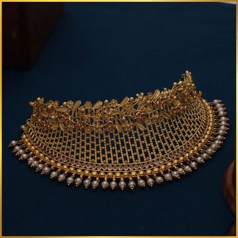 Be in trend, with Pothys Swarna Mahal. Get the new and unique gold jewellery in our Chennai and Nellai showrooms, come visit us soon. Enjoy Rs.500 OFF per sovereign on all gold jewellery throughout this year, 2022. #PothysSwarnaMahal #antiquecollection #bridaljewellery #bridesofindia #antiquejewellery #weddingjewellery #goldjewellery #goldweddingjewellery #bridal #goldjewelry Jwellery Trending 2022, Wedding Jewellery Designs, Wedding Jewelry Sets Bridal Jewellery, Necklace Traditional, Bridal Necklace Designs, Gold Bridal Necklace, Bridal Jewels, Gold Jewelry Outfits, Bio Data