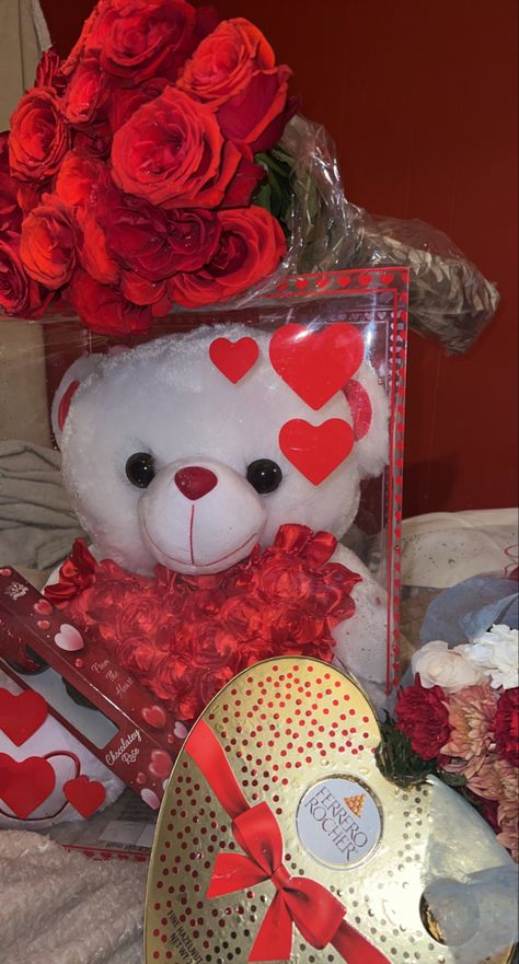 ❤️🫶🏻 #valentines Valentine Gifts Snapchat, Fake Valentine Snaps, Valentines Proposal, Afghan Songs, Roses Valentines Day, Valentine Picture, Cartoon Love Photo, Valentines Presents, Birthday Gift Baskets