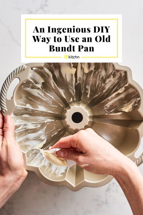 Old Baking Pans Repurposed, Bundt Pan Diy Decor, Upcycle Bundt Pan, Old Bundt Pan Ideas, Bundt Pan Planter, Bundt Pan Decor Ideas, Bundt Cake Pan Repurposed, Bundt Pan Repurpose Upcycling, Repurposed Bundt Pan