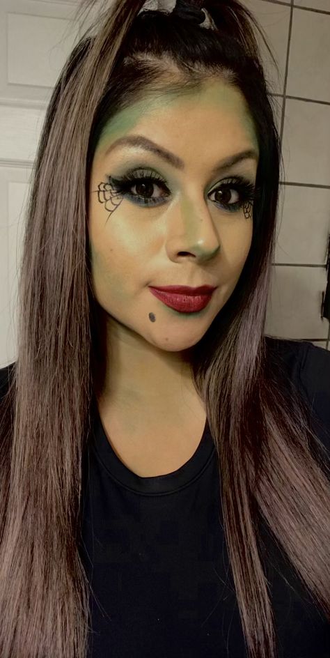 Witch Makeup Green Contour, Witches Makeup Halloween, Green Witch Makeup Halloween, Green Witch Makeup, Easy Witch Makeup, Wicked Witch Makeup, Witch Makeup Halloween, Witches Makeup, Green Contour