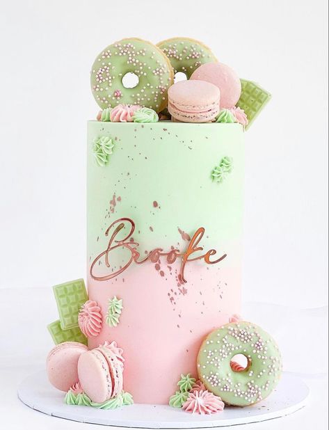 Mint And Pink Cake, Mint Green Heart Cake, Pink And Green Cake Ideas, Pink And Green Cakes, Mint Green Cake Design, Pink And Green Birthday Cake, Pink And Green Cake, Mint Green Cakes, Green Birthday Cakes