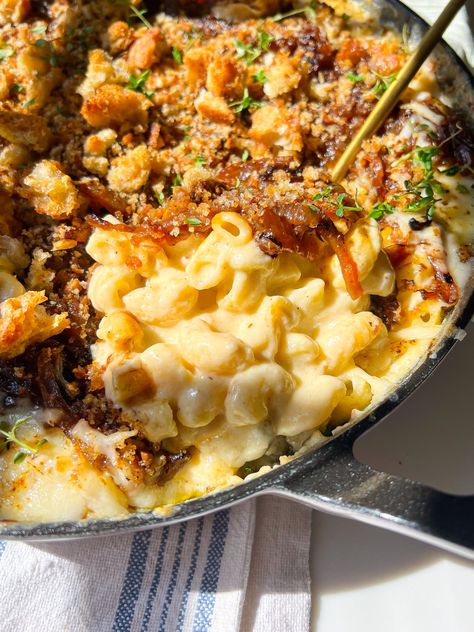 French Onion Mac N Cheese - BRIGHT MOMENT CO. French Onion Macaroni And Cheese, French Onion Soup Mac And Cheese, French Onion Mac And Cheese, Crispy Crostini, Mac And Cheese Bar, Homemade Mac N Cheese, French Lunch, Instagram Recipes, Baked Pasta