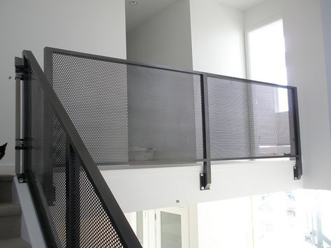 Interesting railing option for the home? Balcony Railing Design Modern, Modern Railing, Interior Railings, Indoor Balcony, Balcony Railing Design, Stair Railing Design, Stair Case, Lan Can, Modern Stairs