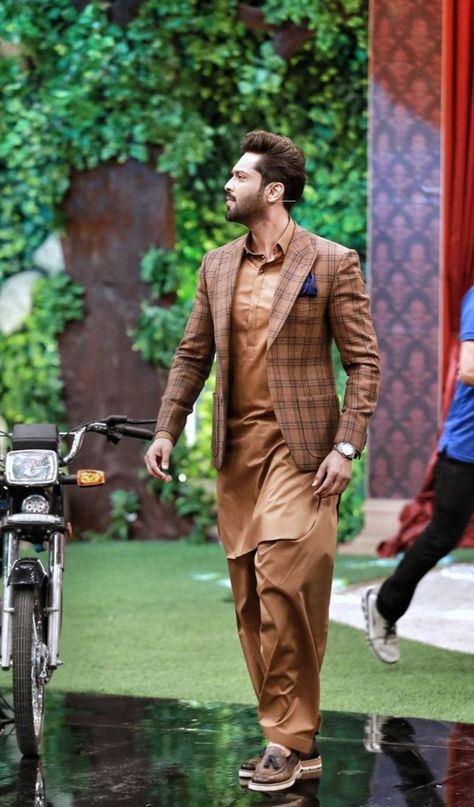 Pathani Suit With Blazer, Pathani With Blazer, Pakistani Pathani Kurta For Men, Fahad Mustafa Kurta Design, Pakistani Pathani Suit For Men, Mehndi Dress For Boys, Shaadi Outfits, Fahad Mustafa, Muslim Men Clothing