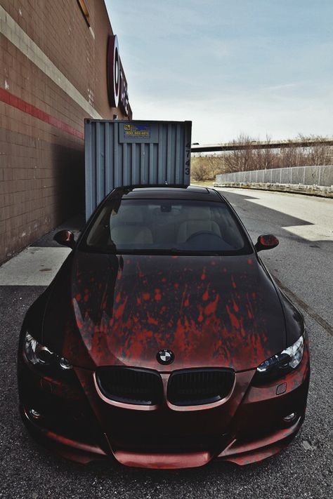 I want this design for my Benz one day. Blood spatter To Fast To Furious, Tmax Yamaha, E90 Bmw, Carros Bmw, Car Paint Jobs, Auto Design, Black Panthers, Expensive Cars