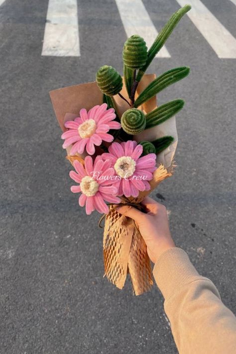 Pink Gerbera Daisy Bouquet for Kid Children's Day Gift Ideas, Bouquet Of Pipe Cleaner Flowers, Daisy Pipe Cleaner Bouquet, Crocheting Flower Bouquet, Table Flower Centerpieces, Blue Pipe Cleaner Bouquet, Crochet Gerbera Bouquet, Artificial Flower Bouquets, Daisy Bouquets