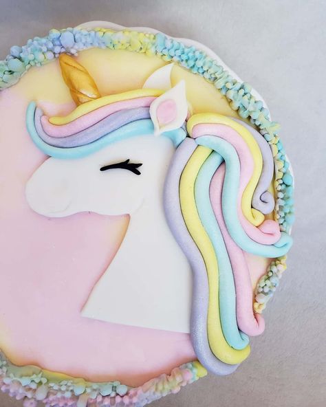 Unicorn Bento Cake Design, Unicorn Bento Cake, Bento Cake Unicorn, Tort Unicorn, Bento Cake Design, Cake Unicorn, Bento Cake, Cake Designs Birthday, Unicorn Cake