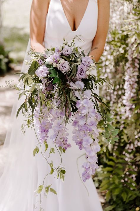 Beautiful Lilac Wedding Bouquet for Bride Lavender Wild Flower Wedding, White And Violet Wedding, Wisteria And Black Wedding, Lilac Aesthetic Wedding, Lavender Aesthetic Wedding, Wisteria Bouquet Wedding, Wisteria Wedding Bouquet, Lilac And Green Wedding, Light Lavender Wedding