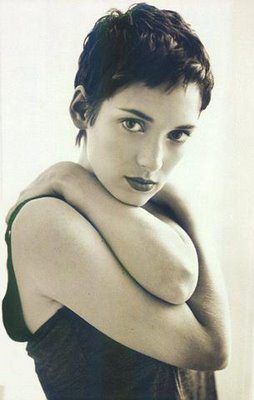 the pixie cut Kort Pixie, Wavy Pixie, Best Pixie Cuts, Winona Ryder, Chic Hairstyles, Short Pixie Haircuts, Short Haircut, Short Pixie, Pixie Hairstyles