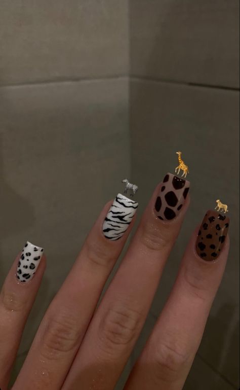 Giraffe Nails, Safari Nails, Zebra Nail Art, Zebra Print Nails, Zebra Nails, Cow Nails, Beauty Boost, Power Of Makeup, Basic Nails