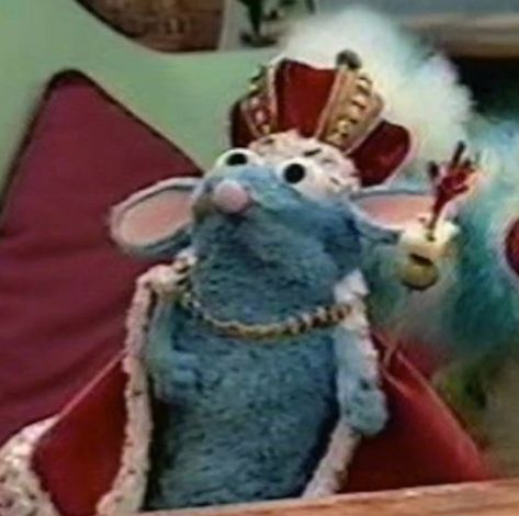 Funny Muppet Pictures, Blue Mouse Puppet, Blue Rat Puppet, Tutter Mouse Aesthetic, Tutter Mouse Wallpaper, Tutter Mouse Pfp, Muppets Pfp, Tutter Mouse Reaction, Preminger Pfp