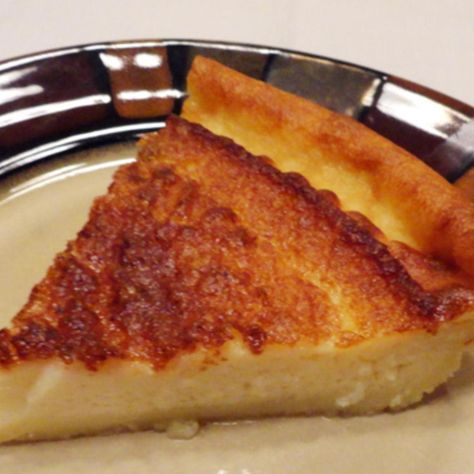 My Mom used to make this yummy custard. The flour settles to the bottom and creates its own crust. Easy and very good! Custard Pie Recipe, Buttermilk Pie, Torte Cupcake, Egg Custard, Custard Pie, Pie Dessert, Yummy Sweets, Eat Dessert, Trifle