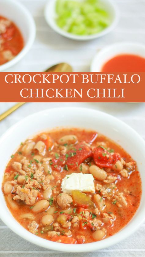 Easy crockpot buffalo chicken chili made with white beans. Chicken Chili With Ground Chicken, Chili With Ground Chicken, Crockpot Buffalo Chicken Chili, Easy Healthy Crockpot, Crockpot Chicken Chili, Spicy Chili Recipe, Chili Easy, Chicken Beans, Buffalo Chicken Chili