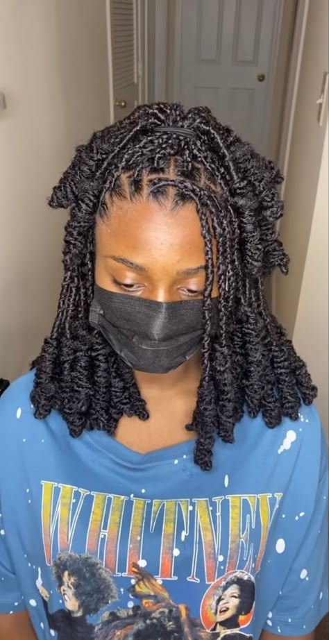 Soft Locs With Knots At The End, Soft Locs Wrapped Ends, Barrel Ends On Soft Locs, Soft Locs Barrel Twist, Soft Locs With Barrel Ends, Soft Locs Shoulder Length, Styles Soft Locs, Soft Loc Styles, Soft Loca