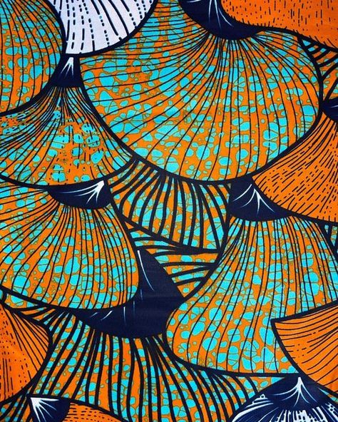 Découvrez les wax du moment African Pattern Fabric, Motifs Wax, African Textiles Patterns, Habits Musulmans, Wax Design, Textiles Patterns, Sports Design Inspiration, Photoshop Projects, Ankara Print