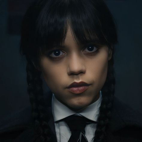 Wensday Pfp, Wednesday Adams Make Up Look, Aesthetic Jenna Ortega, Wednesday Addams Icon, Morticia Addams Makeup, Wednesday Addams Aesthetic, Wednesday Makeup, Wednesday Icon, Adams Family Costume