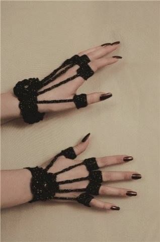 Goth Diy Clothes Accessories, Goth Arts And Crafts, Alt Crochet Accessories, Emo Crochet Ideas, Gothic Crochet Ideas, Crochet Goth Clothes, Crochet Alternative Clothing, Goth Crochet Ideas, Punk Crochet Patterns Free