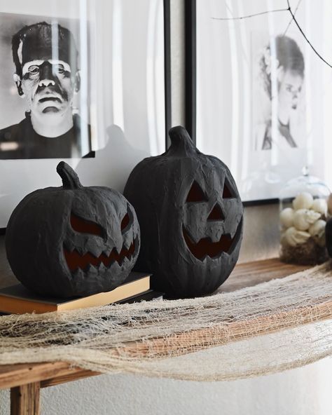 Halloween! West Elm Halloween Decor, Halloween Witch Porch Decor, Vintage Inspired Halloween Decor, Elevated Halloween Decor, Interior Halloween Decor, Minimal Halloween Decor, Scary Halloween Decorations Outdoor, Halloween Furniture, Classy Halloween