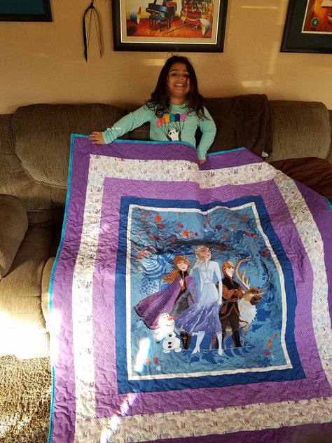 Disney Panel Quilt, Frozen Quilt Ideas, Disney Quilts, Disney Princess Quilt, Frozen Quilt, Princess Quilt, Frozen Bedroom, Quilt Panels, Disney Quilt