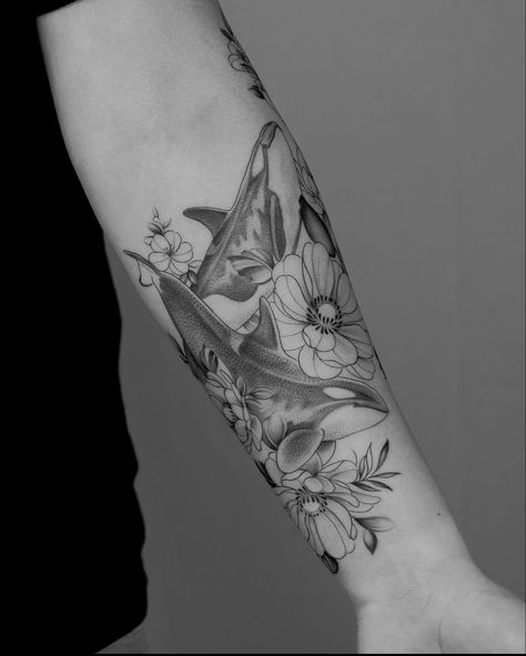 Orca And Flower Tattoo, Floral Sea Animal Tattoo, Whale Tattoo Sleeve, Flower Ocean Tattoo, Orca Tattoo With Flowers, Flower And Ocean Tattoo, Floral Whale Tattoo, Floral Orca Tattoo, Orca Tattoo Sleeve