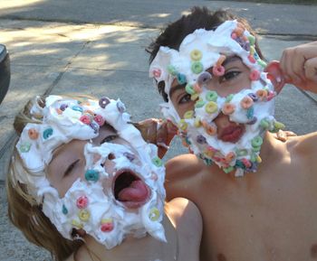 Whip Cream Game, Childrens Ministry Games, Preteen Ministry, Messy Games, Messy Party, Summer Outdoor Games, Youth Group Activities, Youth Groups, Crazy Games