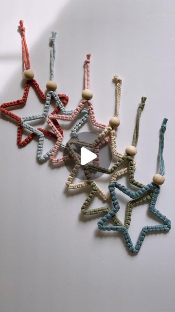 Megan Raleigh on Instagram: "Macrame Stars ⭐️ 

#macrametutorial #macrametutorials #howto #macrame #megsmodernmacrame #shopmegsmodernmacrame #macrameshop #handmadecommunity #macramemakers #macramegift #macramebraid #braids #braidtutorial #howtomacrame #gatheringknot #beginnerknot #beginnermacrame #beginnerartist #macramemovement #fiberart #ornamentdiy #macrameornament #macramekeychain #macramecharm #fiberart #macramechristmas #relaxingtutorial #shophandmade #macramediy #macrameinstructions #macramestepbystep" Macrame Star Tutorial, Macrame Stars, Star Macrame, Macrame Star, Braid Tutorial, Crochet Christmas Ornaments, Macrame Knots, Macrame Tutorial, Crochet Christmas