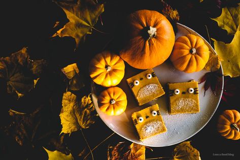 pumpkin cheesecake totoros - www.iamafoodblog.com Totoro Food, Chocolate Rice Krispies, Cheesecake Squares, Pumpkin Cheesecake Bars, Cream Cheese Desserts, Cheesecake Bar Recipes, Pumpkin Desserts, Chocolate Cheese, Cheese Dessert