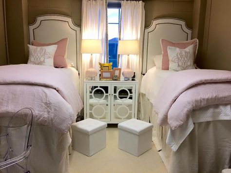 Gorgeous light pink and white dorm room at Ole Miss Martin Hall! White Dorm Room, Dorm Room Headboards, Dorm Room Lights, Pink Dorm Rooms, Pink Dorm, Dorm Design, Dream Dorm, Dorm Sweet Dorm, Dorm Room Designs