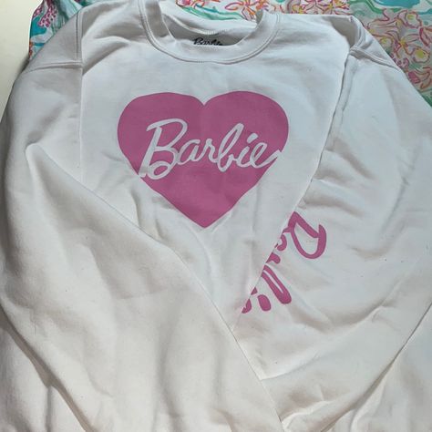 Brand New Viral Barbie Sweatshirt White With Pink Barbie Heart Logo And Barbie Logo On The Sleeve Barbie Font, White Cropped Sweatshirt, Barbie Sweatshirt, Barbie Top, Barbie Logo, Crewneck Sweatshirt Women, Pink Barbie, Baggy Style, Heart Sweatshirt