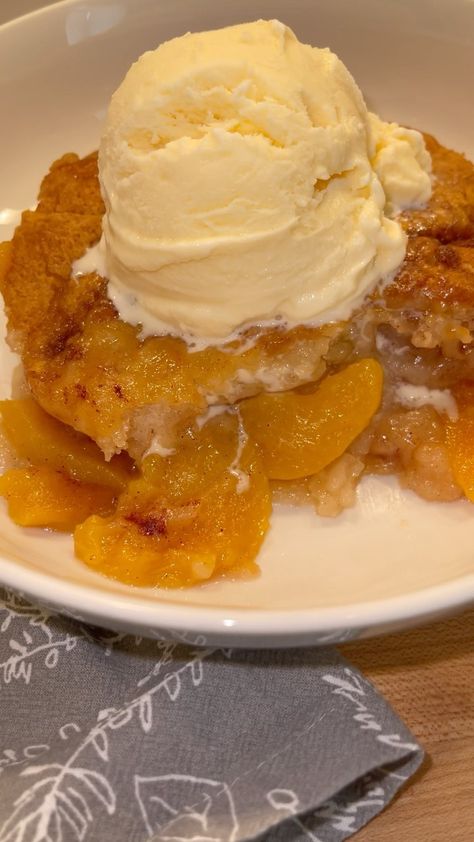 kardeabrown on Instagram: I wanted to keep this entire peach cobbler to myself but I shared lol and now I’m sharing this recipe with you all! Get a 19x13 casserole… Kardea Brown, Homemade Peach Cobbler, Fresh Peach Cobbler, Southern Peach Cobbler, Peach Cobbler Easy, Peach Desserts, Peach Cobbler Recipe, Fresh Peaches, Vanilla Bean Ice Cream