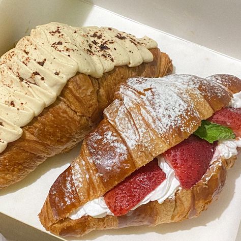 Strawberries And Cream Croissant, Strawberry Cream Croissant, Crossaint Aesthetic, Tiramisu Croissant, Cream Croissant, Strawberry Croissant, Croissant Aesthetic, Bakery Menu, Paris Food