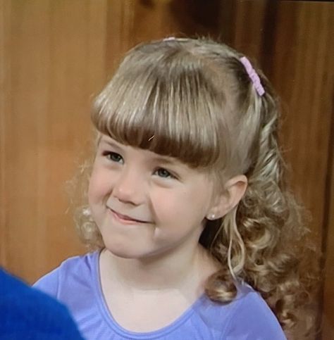 Stephanie Full House, Stephanie From Full House, Stephanie Tanner Full House, Full House Season 1, Full House Outfits, Full House Tv Show, Stephanie Tanner, Michelle Tanner, Uncle Jesse