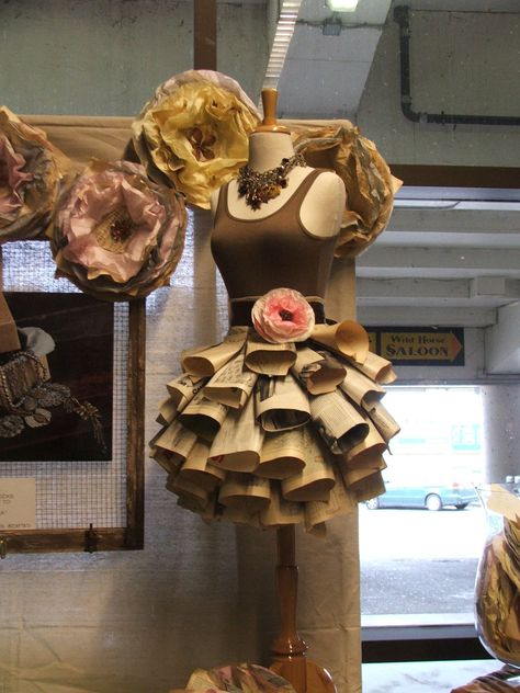 Recycled Dress, Paper Clothes, Mannequin Art, Vintage Mannequin, Dress Form Mannequin, Mannequin Dress, Paper Fashion, Paper Dress, Craft Show Displays