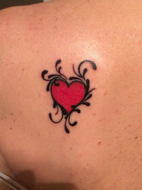 Updated heart tattoo on my back. Hm, what's next? Red Heart Black Outline Tattoo, Red Heart Tattoo Designs, Interlocking Hearts Tattoo, Tattoo Fixes, Art List, Red Heart Tattoos, Cute Tiny Tattoos, Tattoos Art, Heart Tattoo Designs