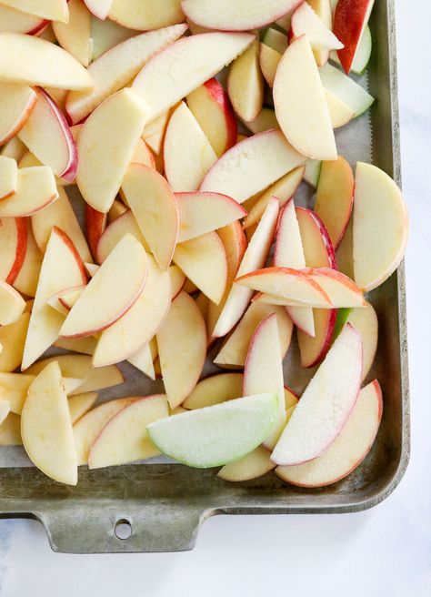 Apple Recipes To Freeze, How To Freeze Apples, Freezing Apple Pie, Freeze Apples, Frozen Apples, Apple Crisp Recipe Healthy, Baked Apple Fritters, Apple Crisp Topping, Best Apple Crisp Recipe