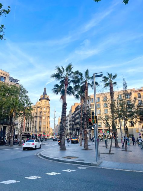 Barcelona City Aesthetic, Barcelona Vibes, Barcelona Life, Spain Vibes, Barcelona Summer, Barcelona Aesthetic, Barcelona Architecture, Barcelona Spain Travel, Spain Aesthetic