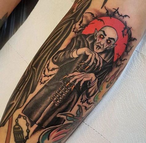 Universal Monsters Tattoo, Gator Tattoo, Vampire Tattoo, Horror Movie Tattoos, Monster Tattoo, Tattoo Old School, Movie Tattoos, Sick Tattoo, Traditional Tattoo Sleeve