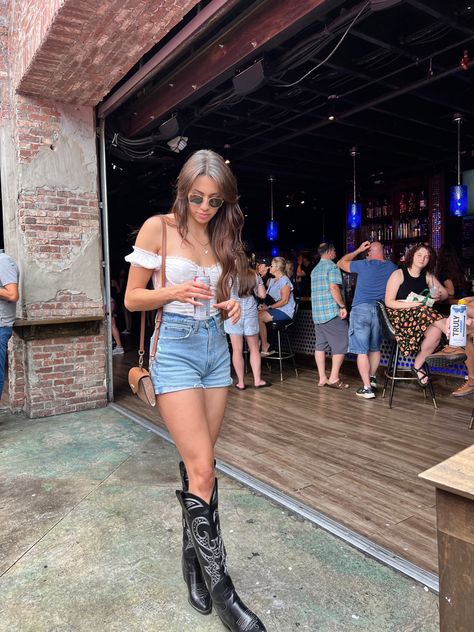 Nashville, beauty, aesthetic, outfit inspiration, boots, princess Polly, style, summer Nashville Fits, Travel Nashville, Alix Earle, Outfit Inspo Aesthetic, Nashville Outfit, Nashville Trip, Nashville Outfits, Outfit Cute, Western Theme