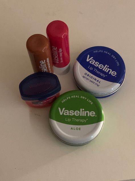 Therapy Aesthetic, Vaseline Lip Therapy, Lip Gloss Cosmetics, Vaseline Lip, Lip Therapy, Rosy Lips, Petroleum Jelly, Pretty Skin Care, Body Care Routine