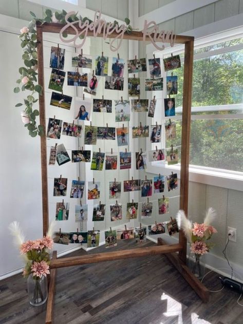 Photo Ideas For Graduation Party, Earth Tone Graduation Party, Grad Party Inspo 2024, Graduation Party Photo Display Ideas, Senior Table Display, Floral Grad Party, Grad Table, Grad Decorations, Grad Party Theme