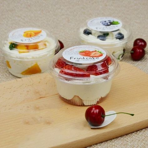 Packaging Gift Ideas, Fresh Bowls, Ice Cream Bowls, Cheesecake In A Jar, Food Business Ideas, Menue Design, Fruit Fresh, Baking Packaging, Round Ice