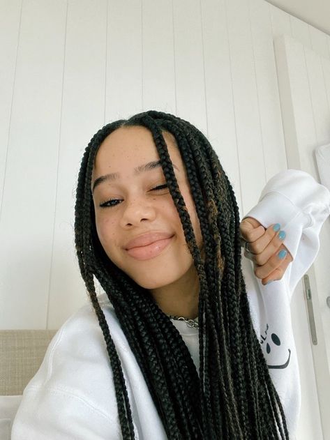 Braids Light Skin Girl, Light Skin Braids, Braids Light Skin, Braids Reference, Light Skin Girl, Hair Braid Designs, Micro Braids Hairstyles, Curly Hair Beauty, Afro Braids