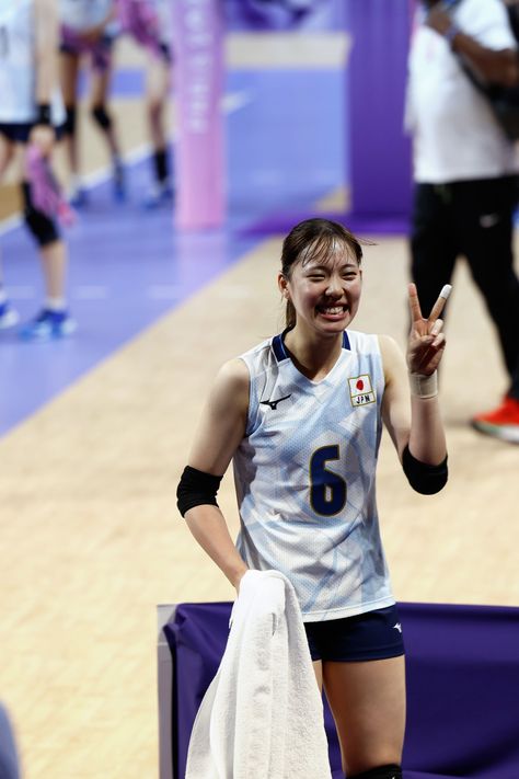 A lovable shot of Japanese setter Nanami Seki smiling and celebrating with fans after a preliminary round win vs. Kenya in the Paris 2024 Summer Olympics.

#photo #photographer #photooftheday #paris #paris2024 #olympics #olympicgames #volleyball #volley Volleyball Setter, 2024 Summer Olympics, Women's Volleyball, Japan Woman, Women Volleyball, Summer Olympics, Olympic Games, Pose Reference, Kenya