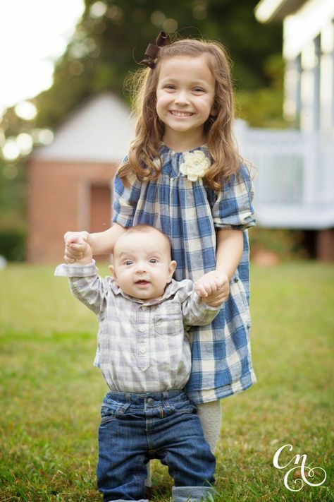 Young Sibling Photography, Siblings Shoot, Siblings Poses, Loving Photography, Sibling Christmas Pictures, Sibling Pics, Siblings Photography, Photography Job, Sister Photoshoot