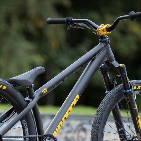 Airdrop Bikes on Instagram: "The Return Of The Fade A lot of people are asking if the Fade Öhlins ltd edition will be back. While we don't repeat ltd editions, we did get a huge response to that bike so yes, we're bringing an Öhlins equipped Fade back to the table. With the Fades due back in soon, we've put together a q&a of all the info we can share at this point; hit the link in our bio for the lowdown. #airdropbikes #airdropfade #mtb #dirtjump #pumptrack #sessionsnotseconds" Dirt Jumper Bikes, Custom Mtb, Dirt Jumper, Mountain Bike Art, Coolest Cars, Car Transporter, The Fade, Bike Mountain, Mtb Bike Mountain